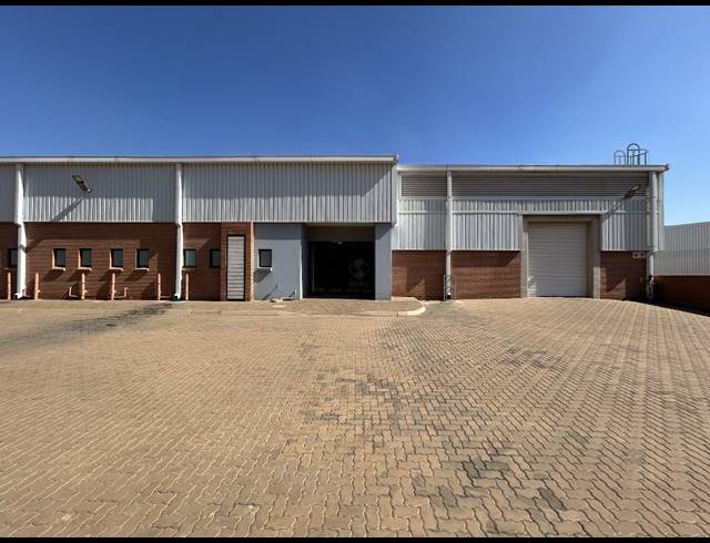 573M² WAREHOUSE TO LET IN CLAYVILLE
